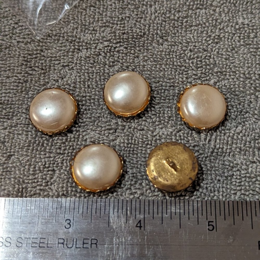 BUTTONS Round White Pearl Domed in a Scalloped Gold Setting 7/8" (5)